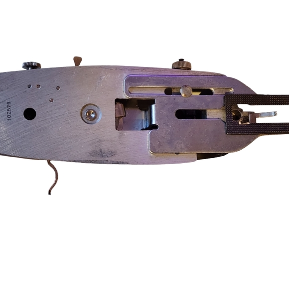 Vtg Singer Professional Buttonholer Sewing Machine Slant Needle Zig-Zag 102577 - Picture 12 of 16